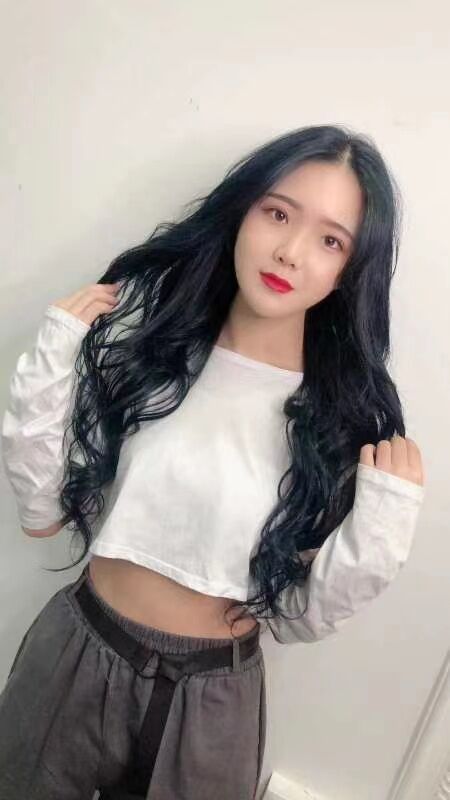 少数民族特色风情靓妹，美丽与温柔兼有，下面b特别紧