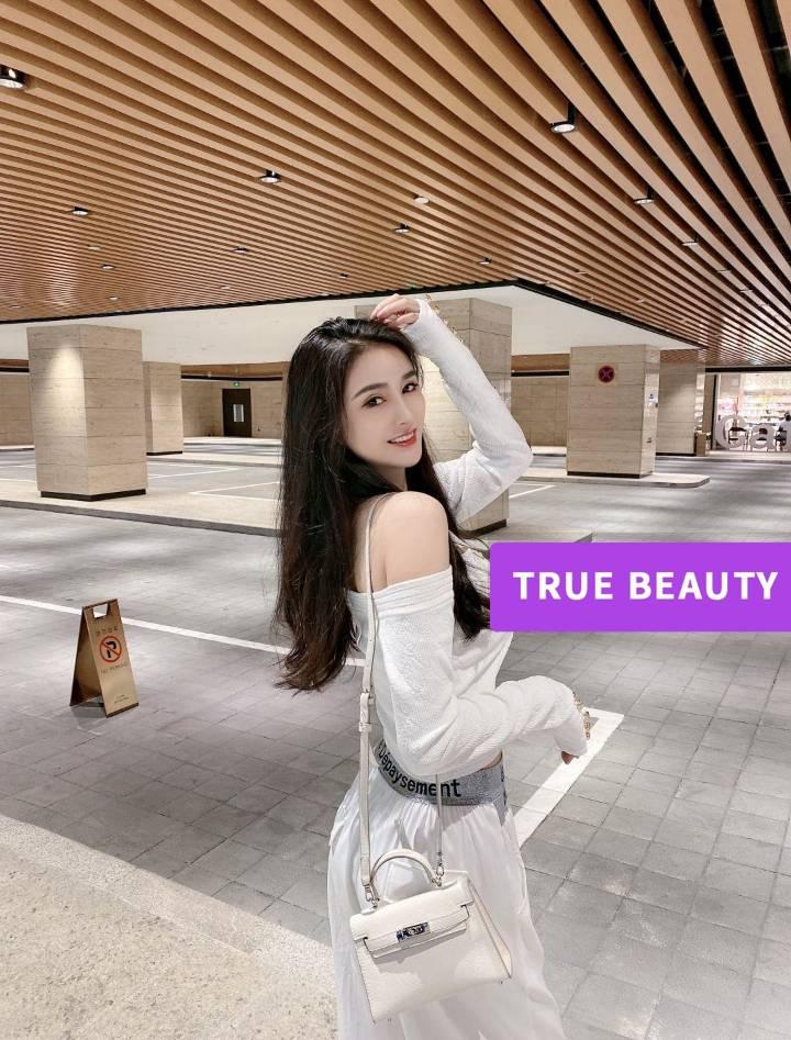 兼职的性感翘臀空姐